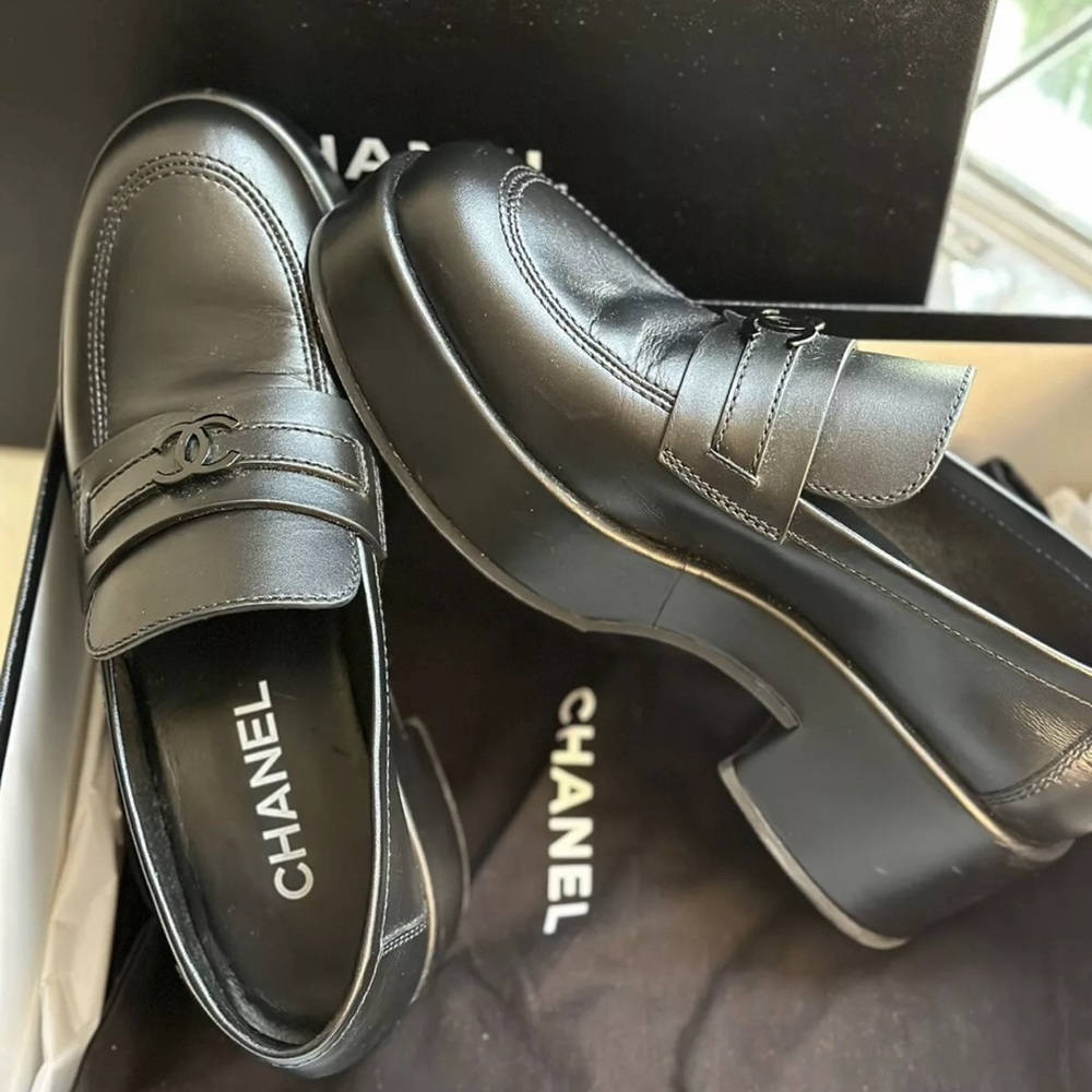 Chanel Black Moccasin Loafers 39 Designer authentic
